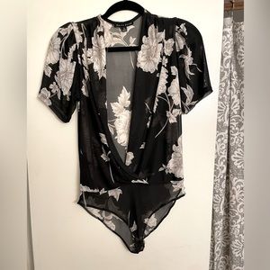 Mesh Floral v neck short sleeve body suit .